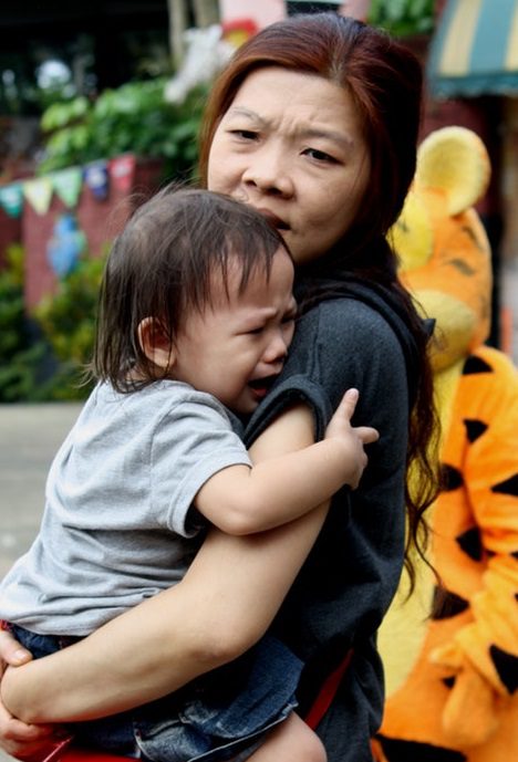 bebés se consuelan con su mamá