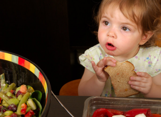 Juego para niños de 2 a 3 años en casa: «Diversión con Sándwiches»